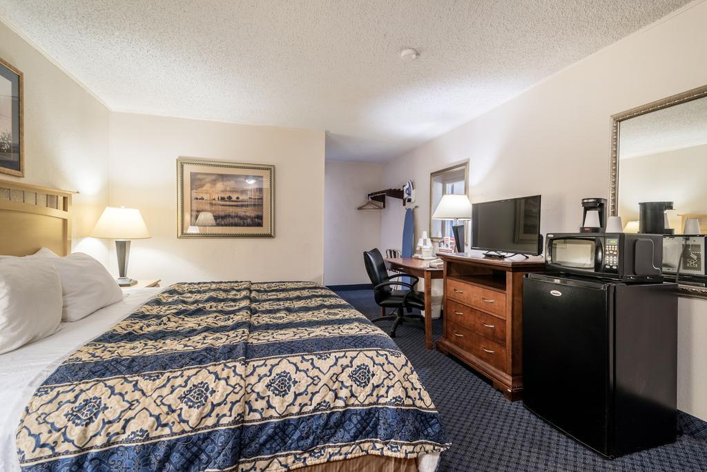 Red Carpet Inn & Suites Albany Airport Buitenkant foto