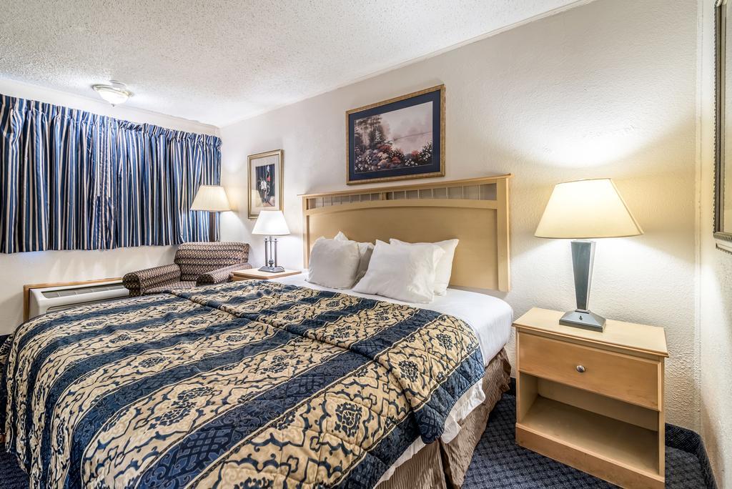 Red Carpet Inn & Suites Albany Airport Buitenkant foto