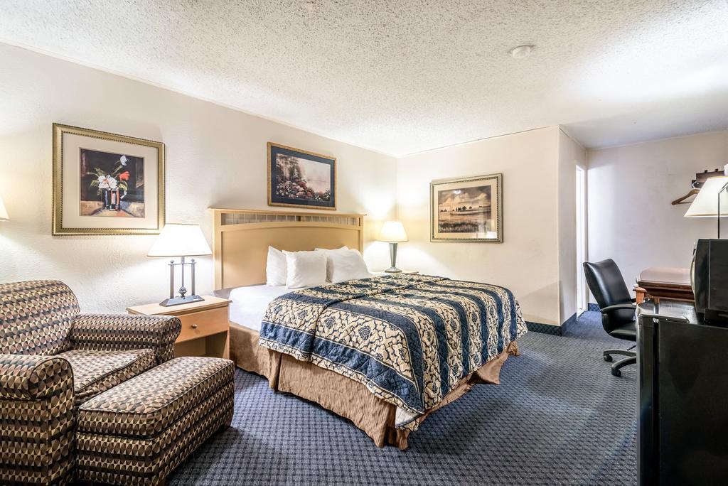 Red Carpet Inn & Suites Albany Airport Buitenkant foto
